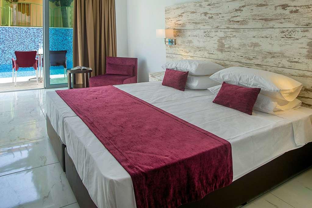 Ramada Hotel & Suites By Wyndham Ayia Napa Rum bild