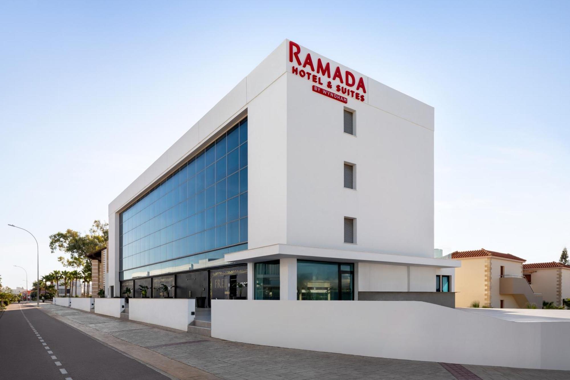 Ramada Hotel & Suites By Wyndham Ayia Napa Exteriör bild