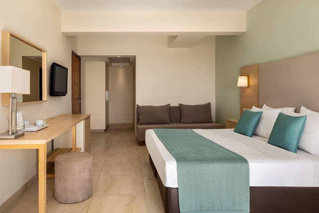 Ramada Hotel & Suites By Wyndham Ayia Napa Rum bild